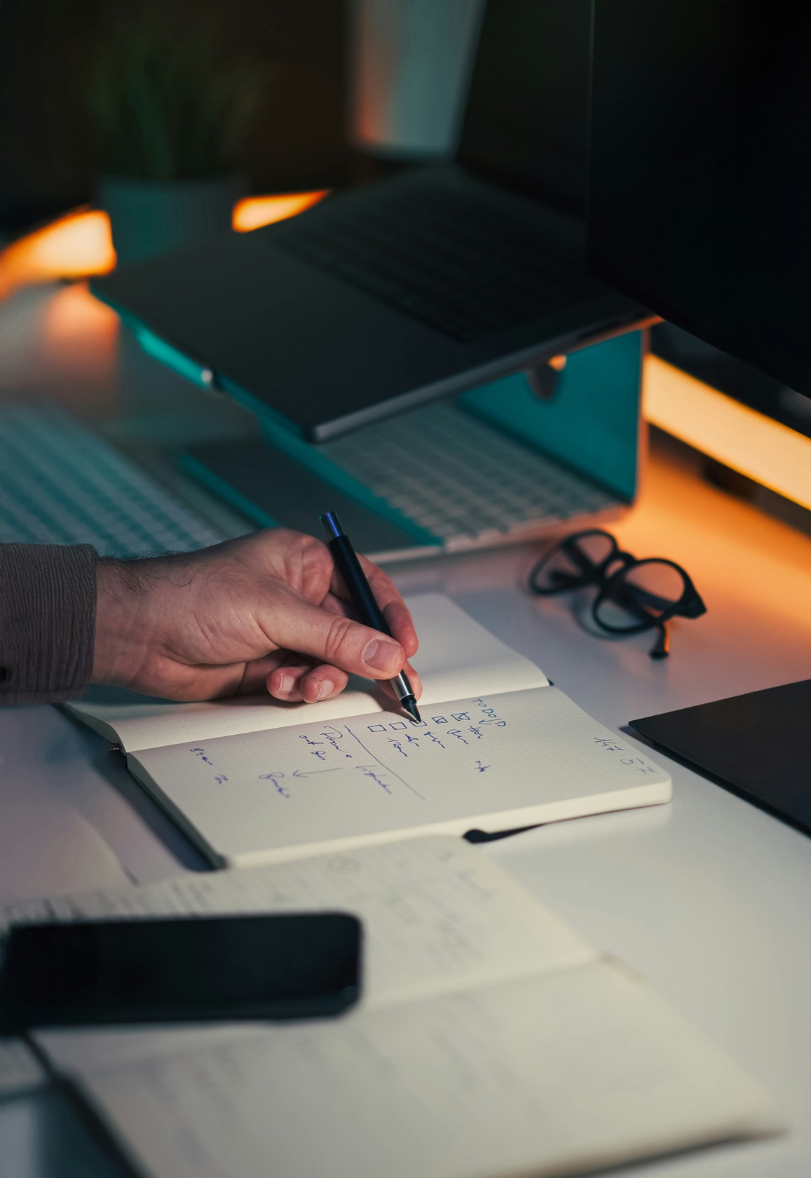 A notebook that never closes